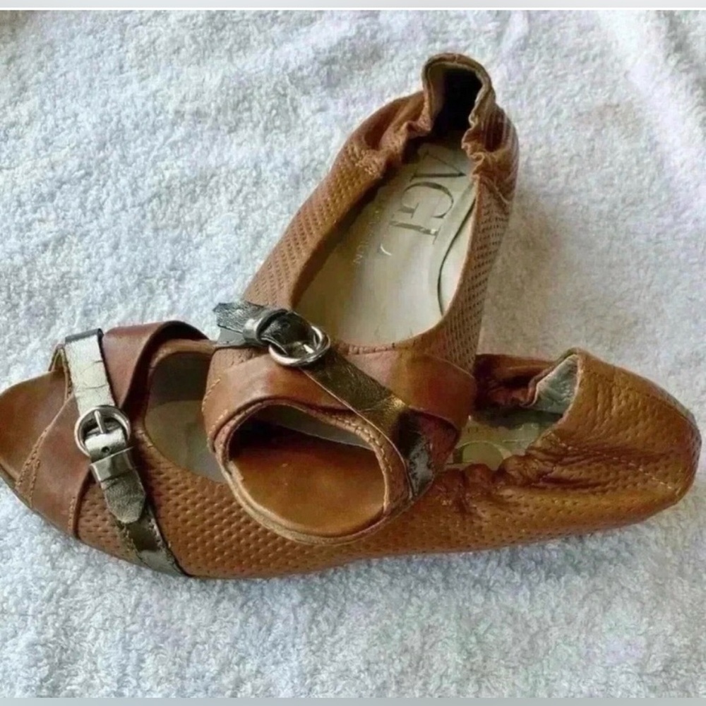 AGL Italian Brown Camel Leather Peep Toe
Wedge Flat Size 6/36.5 - Picture 3 of 9